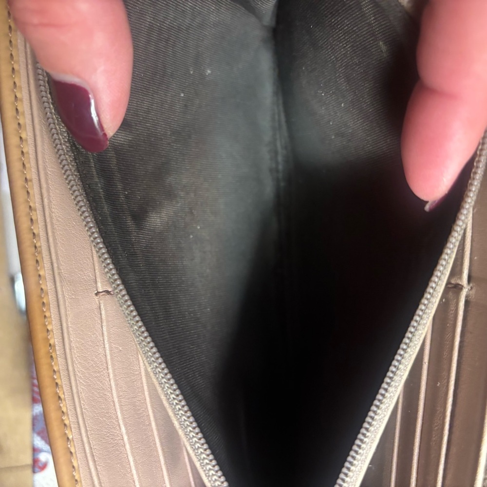 Gucci Vintage Patent Leather Wallet - Picture 6 of 10